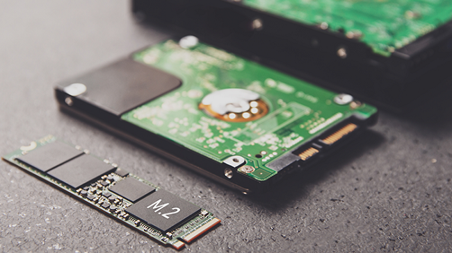 Ổ Cứng SSD là gì? Ổ Cứng SSD và HDD Nên Dùng Cái Nào?