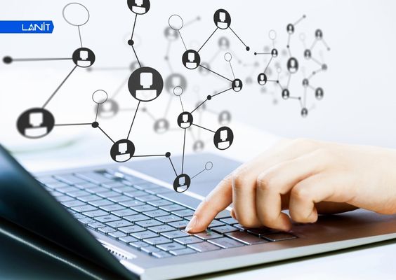 Social Networks đóng vai trò kết nối và lan tỏa những thông tin hữu ích